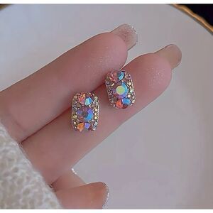 🩷 NEW Sparkling fluorescent rhinestone studs 🩷